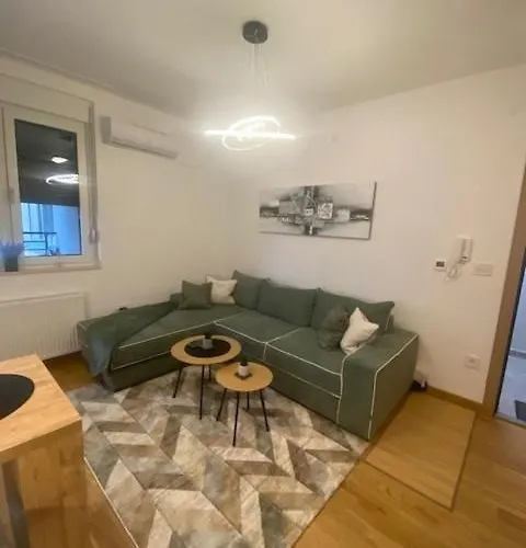 Royal 021 * Újvidék